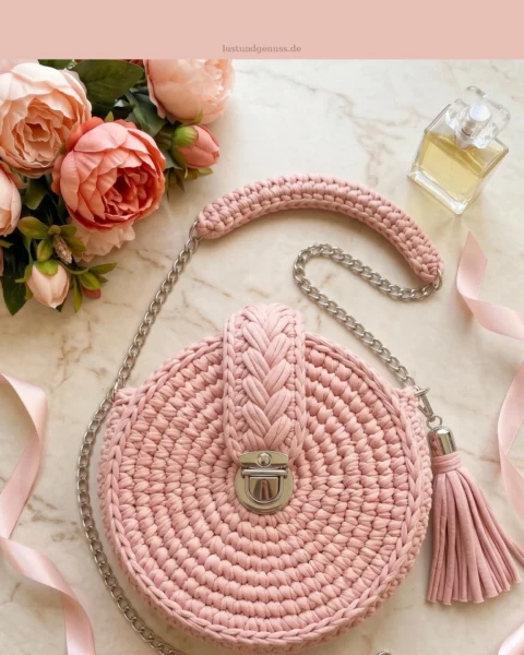 Runde Kettentasche in Blush-Rosa häkeln